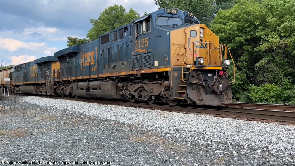 CSX 3125 on 369-3  approches Arlington St.